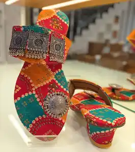 Nouveau fait à la main Style bohème en cuir kolhapuri Chappal avec chaussures à talons coloré femmes porter indien ethnique talon sandale