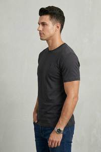 Camiseta de hombre de algodón 100% de 200g, estilo streetwear, con hombros caídos, estampada en serigrafía, personalizada, a precio económico. - Product Image 3