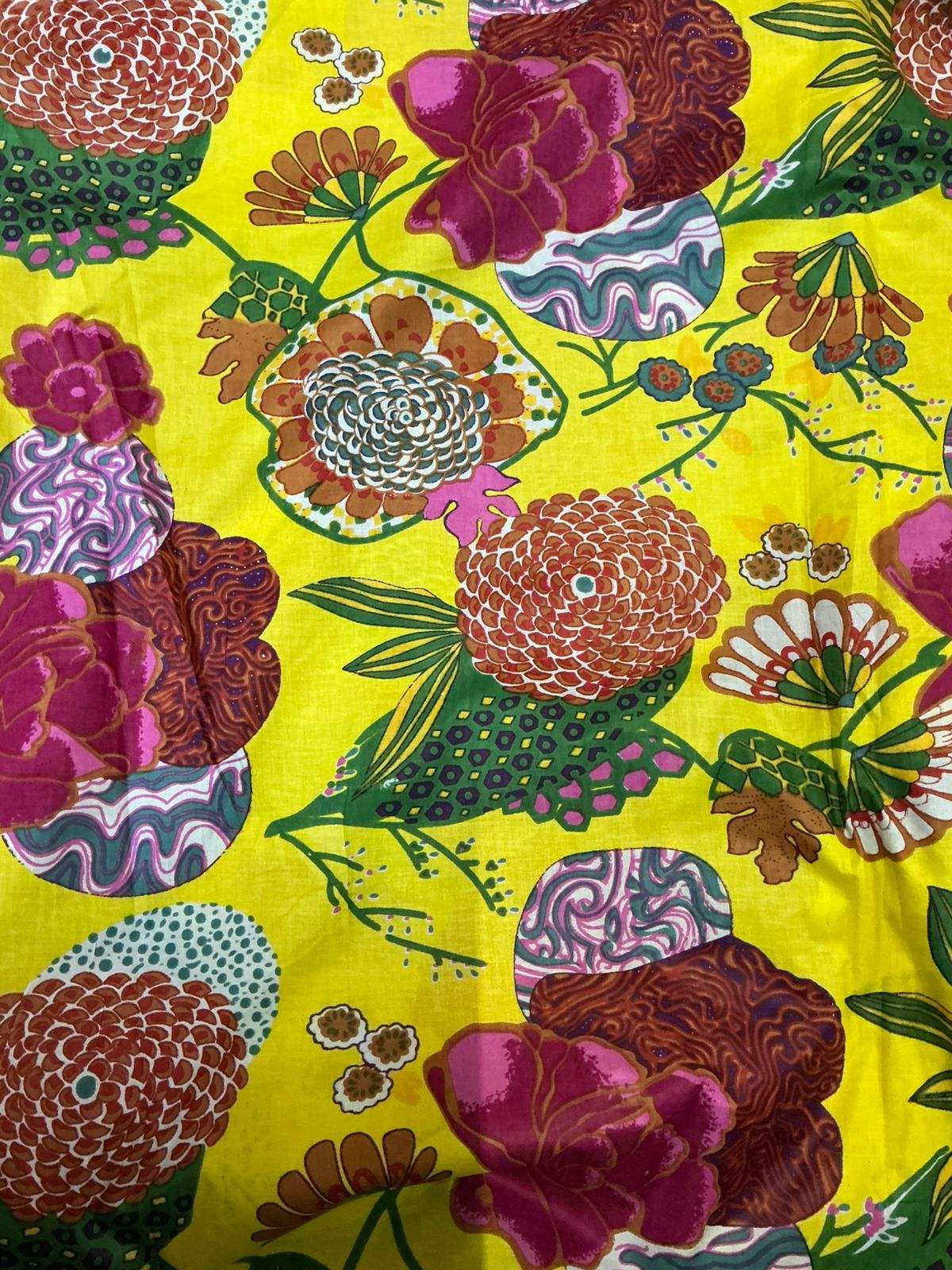 สีเหลือง