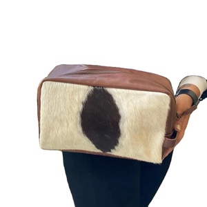 Vente en gros de trousse de toilette de voyage de grande capacité à la mode et stylée trousse de maquillage en cuir de vachette véritable pour femmes - Product Image 3