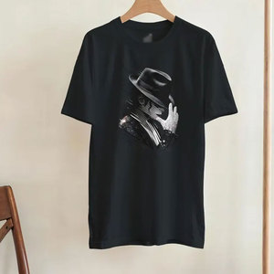 เสื้อยืดแฟชั่นผู้ชายแขนสั้นลายพิมพ์ DTF ดีไซน์เรียบง่าย สีสันตามสั่ง ลวดลายกราฟิก สไตล์ลำลอง ทันสมัย - Product Image 3