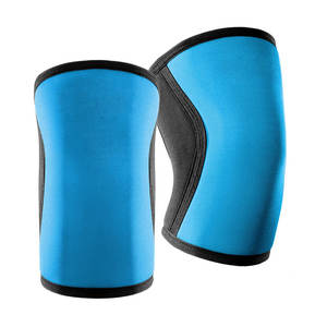 Fabricada con tela resistente para un uso prolongado, esta rodillera apoya el movimiento al tiempo que reduce el dolor. - Product Image 1