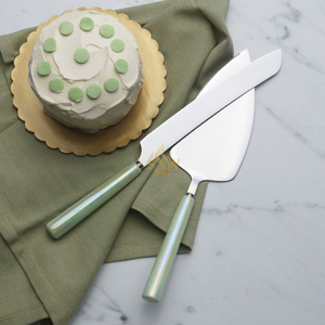 Juego de Cuchillo y Espátula para Pastel de Acero Inoxidable Pulido Brillante de Lujo, de la Mejor Calidad, Hecho a Mano y Personalizado - Product Image 1