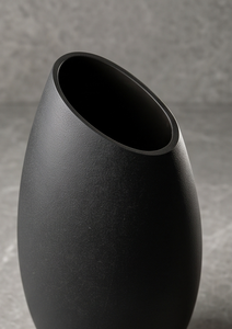 Vase à fleurs en métal foncé de style nordique minimaliste, sculpté artisanallement avec ouverture inclinée, pièce maîtresse pour la décoration intérieure moderne - Fournisseur - Product Image 4