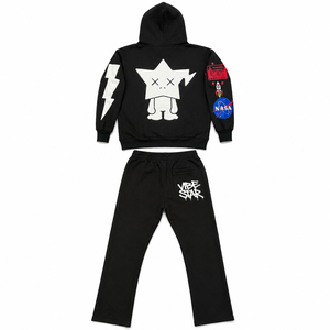 Conjunto Deportivo Unisex, Sudadera con Capucha y Cremallera Negra, Pantalones con Estampado de Dibujos Animados, Corte Regular - Product Image 2
