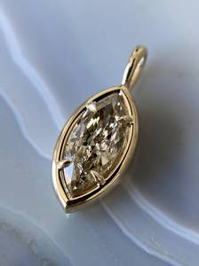 Pendentif en diamant jaune marquise, charme doré, pierre ovale à quatre griffes, bijou cadeau - Product Image 3