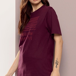 Camiseta de Mujer Color Granate, Cuello Redondo, Casual, Manga Corta, Corte Regular, 100% Algodón Ecológico para Verano - Product Image 3