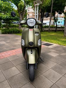 Motocicleta Urbana Japonesa Azul Claro, Scooter de Gasolina de 100cc, Vista Frontal, Lista para Usar - Product Image 5