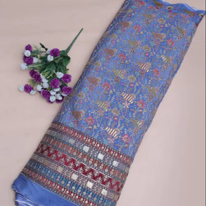 ผ้าพิมพ์ลายดอกไม้สีน้ำเงินครีปธรรมชาติ พร้อมขอบตกแต่งอย่างสวยงาม เหมาะสำหรับทำชุดคุรติ ผ้าสำหรับชุดพื้นเมือง - Product Image 1