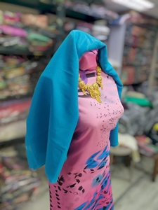 Dirac Rosa Alemán-Suizo con Estampado Abstracto Azul |   Ropa para Fiestas y Eventos Somalíes - Product Image 2