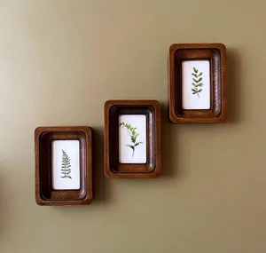 Marco de fotos de madera hecho a mano para decoración rústica de sala de estar estilo granja, ideal para fotos familiares y recuerdos especiales. - Product Image 6