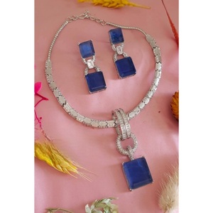 Ensemble collier et boucles d'oreilles longues en laiton plaqué argent de qualité supérieure, orné de pierres en zircon CZ, pour femmes, design classique, pour mariage/fête - Product Image 1