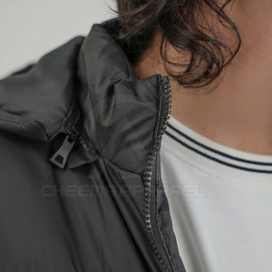 Chaqueta de invierno acolchada para hombre con MOQ bajo, diseño personalizado y opciones de material cómodo para looks urbanos diarios. - Product Image 5