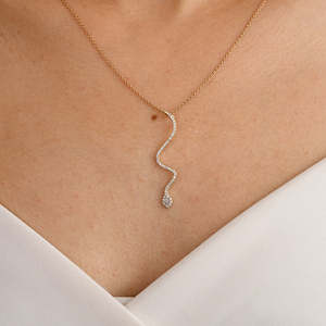 Pendentif Serpent en Or Jaune 18 carats avec Diamants, Perle et Placage Rhodium - Product Image 1