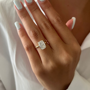 Anillo de Compromiso Solitario Sencillo con Diamante Cultivado en Laboratorio de Corte Cojín Alargado de 1ct, Chapado en Oro de 14K y Rodio, Certificado IGI VVS VS - Product Image 1