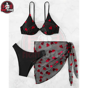 Ensemble de bikini 3 pièces à motif cœur, col en V, boucle dorsale, coupe haute avec jupe de plage en maille, maillots de bain et vêtements pour femmes - Product Image 3