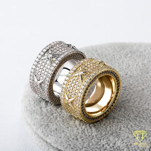 Anillo de banda ancha con detalle de estrella de diamante cultivado en laboratorio de plata de ley 925 premium para colecciones de joyería de lujo. - Product Image 2