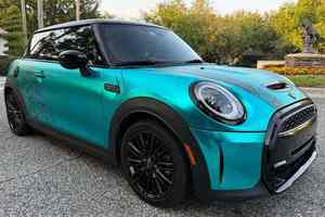 Cooper S Hardtop Turbo 4 cylindres 2024 d'occasion, habillage extérieur personnalisé, suspension adaptative, sièges en cuir, caméra arrière, côté gauche - Product Image 2