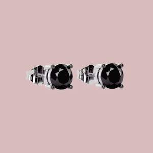 Boucles d'oreilles classiques en diamant noir, argent sterling 925, serti à quatre griffes, coupe ronde, solitaire, bijoux pour homme et femme - Product Image 4