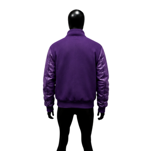 Blouson universitaire moderne violet pour homme, modèle de maquette vue avant, style Letterman, haute qualité, avec manches en cuir, coupe bomber moderne - Product Image 2