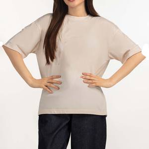 Camiseta Informal Transpirable Premium para Mujer, Camiseta Beige Extra Grande, Camiseta Clásica Beige con Hombros Caídos, Corte Moderno Extra Grande - Product Image 1
