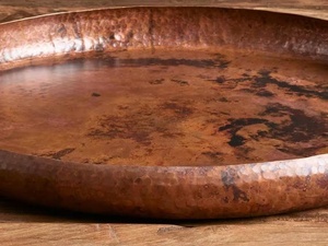 Plateau en cuivre robuste avec poignée, design équilibré, base plate, base antidérapante, revêtement protecteur - Product Image 2