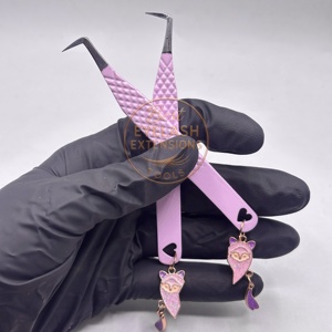 Pince à épiler professionnelle à pointe en fibre pour extensions de cils, revêtement poudré rose vif à 90 degrés, personnalisable avec logo, outil de beauté pour porte-clés - Product Image 2