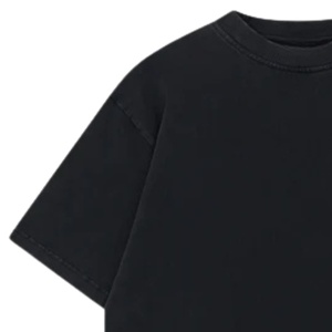 เสื้อยืดแขนสั้นสีดำทรงโอเวอร์ไซส์สำหรับผู้ชาย พิมพ์ลายเล็กน้อยที่อก ผ้าฝ้าย คอกลม สไตล์ลำลอง สตรีทแวร์ เสื้อพื้นฐาน ขายส่ง โรงงาน OEM - Product Image 3
