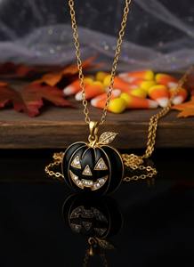 Compre un Lujoso Collar con Colgante de Calabaza Negra y Dorada – Collar con Diamantes de Calabaza, Regalo de Joyería de Halloween en Línea en India - Product Image 4
