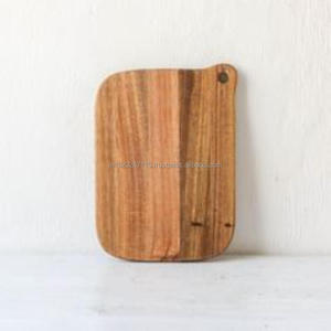 Elegante tabla para servir de picnic hecha de madera dura para complementar los arreglos artesanales de queso y charcutería - Product Image 2