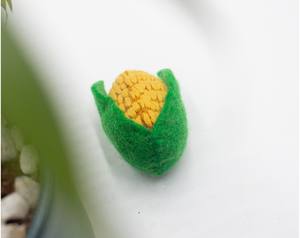 Maïs en feutre de laine fait main, aliments de jeu réalistes, décoration de Thanksgiving, jouet artisanal pour enfant, commerce équitable, vente en gros en vrac - Product Image 2