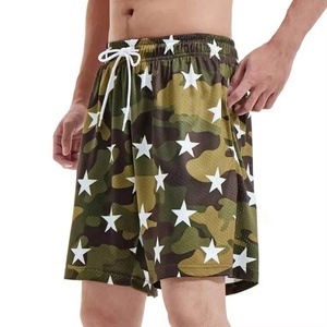 Shorts de Playa Sublimados con Estampado de Camuflaje y Estrellas, de Secado Rápido, Cintura Elástica, Estilo Casual, Malla Sublimada, Alta Calidad, MOQ Bajo - Product Image 1