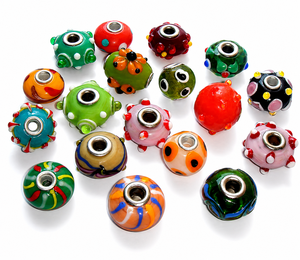 Cuentas de Cristal y Vidrio Lampwork Hechas a Mano en Varios Colores, Formas y Tamaños para Joyería, Decoración, Tapices y Cortinas - Product Image 1