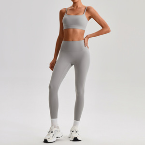 Conjunto de Pantalones de Yoga Blancos de Cintura Alta Sin Costuras Transpirables con Espalda Hueca, Sujetador Deportivo Elástico en Cuatro Direcciones, 100% Poliéster, 3 Piezas con Cordón Ajustable - Product Image 3