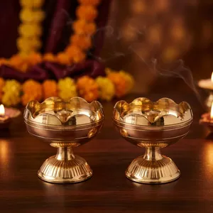 Juego de 2 Lámparas de Aceite de Latón para Sala de Puja, Lámparas de Oración Tradicionales de Latón, Decorativas para el Hogar, Templo, Pooja, Aarti, Festivales - Product Image 5