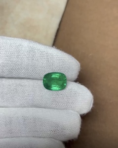 มรกตธรรมชาติจากแซมเบีย 4.80 กะรัต ทรงคุชชั่นคัท |   สีเขียวสดใส ได้รับการรับรองสำหรับเครื่องประดับชั้นดี - Product Image 3