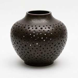 Bol décoratif en aluminium fait main de 18 cm en bronze antique, étoiles perforées et lanterne Chirag pour la décoration intérieure, les hôtels et les mariages - Product Image 1
