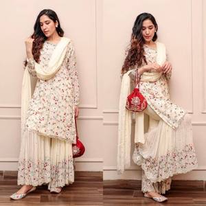 Ensemble haut-bas et dupatta pour femmes de marque avec travail de sequins et de fils zari - Product Image 4