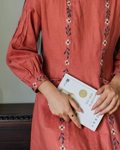Elegante Vestido Maxi de Lino Terracota de Inspiración Vintage, Vestido Boho de Manga Larga con Corte en A para Mujer, Vestido Estético de Mezcla de Algodón y Lino - Product Image 4