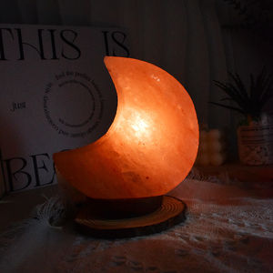 Lampe de sel rose de l'Himalaya en gros, de qualité supérieure, en forme de lune, lampe d'aromathérapie avec base en bois sculpté, style Amour - Product Image 6
