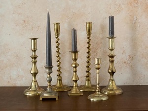 Support de bougie conique vintage en laiton fait main ILAHI, motif gaufré, haute qualité, résistant à la chaleur, 1 couleur, Uttar Pradesh, pour la maison - Product Image 6