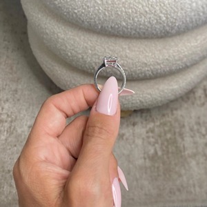 Bague de fiançailles classique en argent 925 avec diamant taille radiant, design glamour, bijoux certifiés de qualité supérieure - Product Image 4