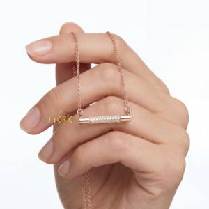 Collar de Oro con Símbolo de Diamante de Lujo para Mujer, Diseñado para Regalos de Compromiso y Aniversario, Belleza y Moda Nupcial - Product Image 1