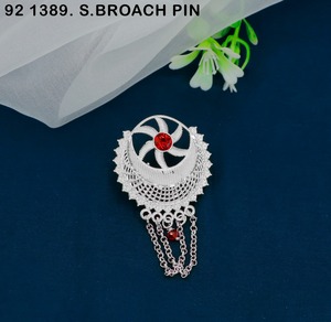 Broche à motif de feuille de fleur argentée tendance, avec cristal rouge en strass, épingles pour foulard hijab, vêtements de mode, broche pour homme et femme - Product Image 5