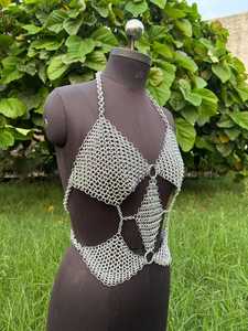 Top de malla de acero inoxidable plateado con diseño irregular y soldado, estilo armadura de moda para mujer - Product Image 2
