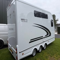 Caravane de voyage Archway pour 4 personnes en aluminium avec 1 évier, design moderne, confortable pour une utilisation en extérieur