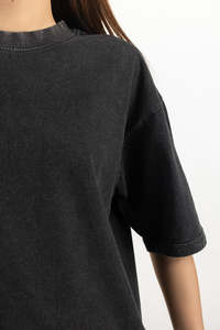 T-shirt décontracté noir vintage ample et confortable pour femme, fabriqué au Pakistan - Product Image 4