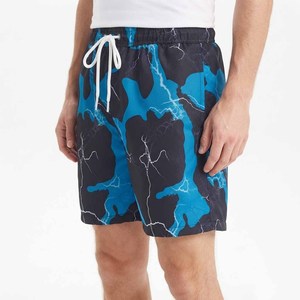 Short de sport décontracté pour homme, personnalisé, double couche, 100 % polyester respirant, avec sérigraphie de haute qualité et taille élastique - Product Image 4