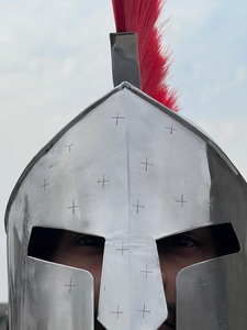Casque Spartan Grec Médiéval en Métal Argenté avec Plume Rouge – Coiffe de Guerrier Classique pour Costume - Product Image 6