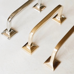 Poignée de meuble en laiton droite avec fixation inclinée pour armoires de cuisine, tiroirs, commodes et penderies - Product Image 6